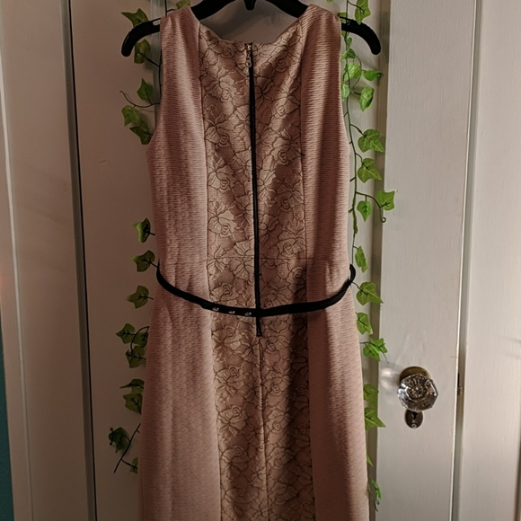 The limited sleeveless dress - Picture 2 of 5